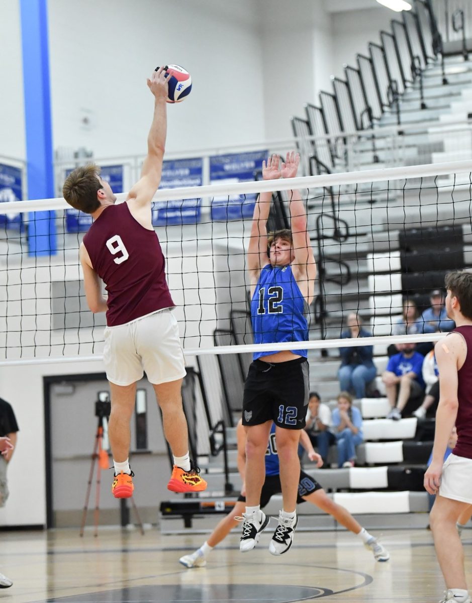 Caden Williams spiking on west ridge player 